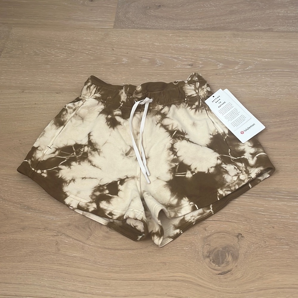 NWT Lululemon inner glow short